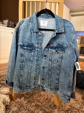 NWT Old Navy women’s Relaxed Boyfriend Jean jacket - Light Blue
